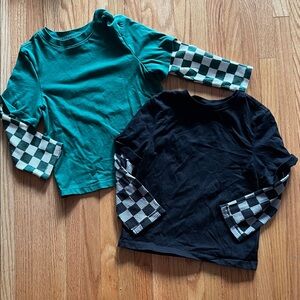 Old Navy Green and Black Long Sleeve Tees